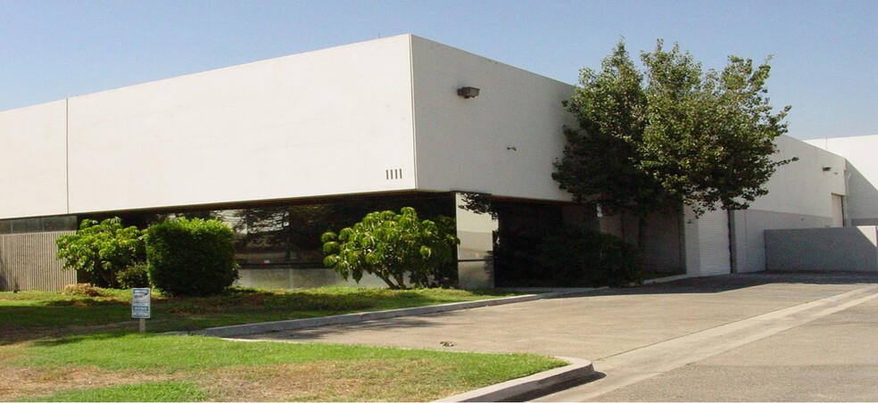 1111 E Locust St, Ontario, CA for lease - Building Photo - Image 1 of 3