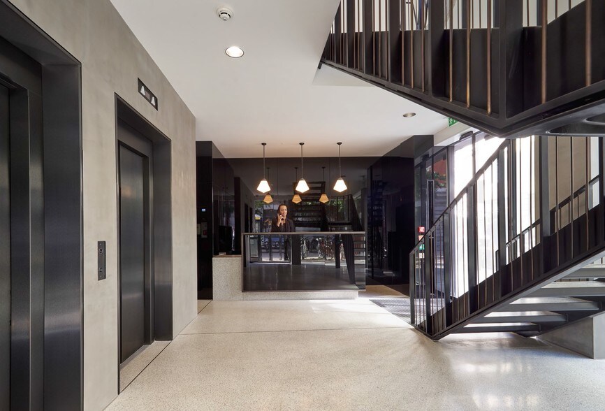 30 Market Pl, London for lease - Interior Photo - Image 2 of 14