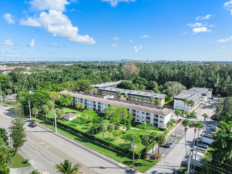 5060 SW 64th Ave, Davie, FL 33314 Westview Commons