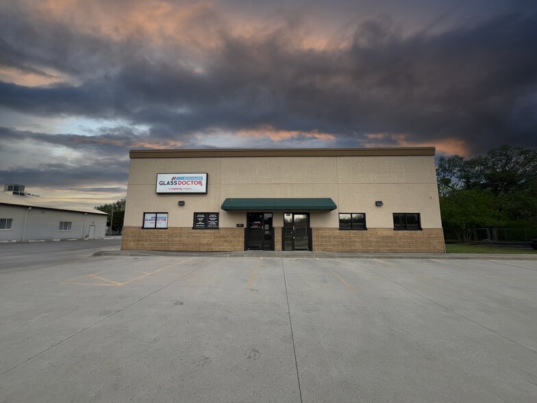 206 N West St, Wichita, KS for sale - Building Photo - Image 1 of 7