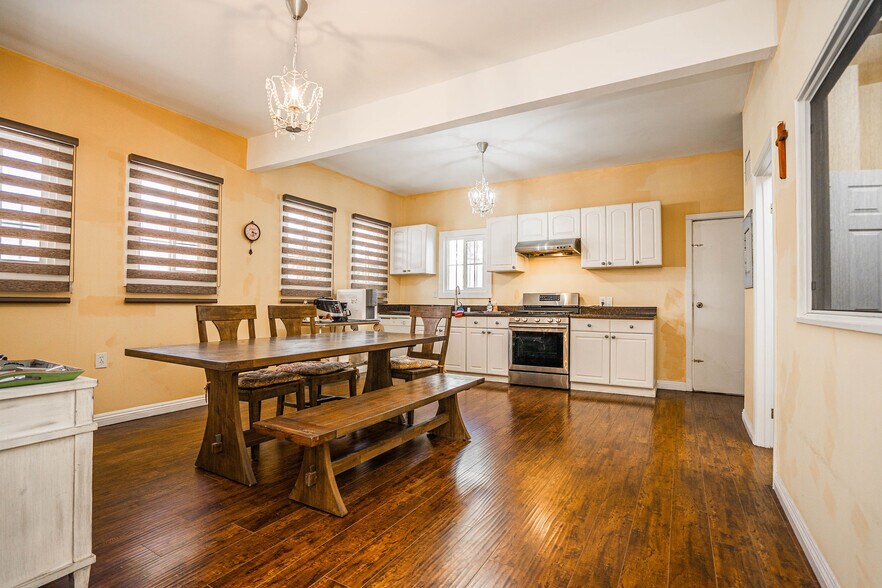 2823 W 8th St, Los Angeles, CA for sale - Building Photo - Image 1 of 1