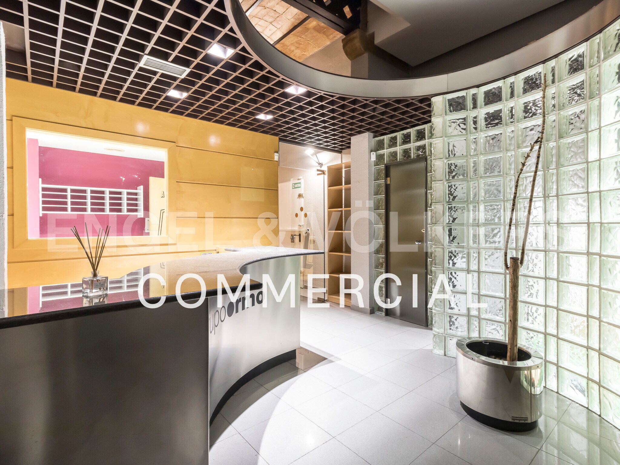Retail in Barcelona, Barcelona for lease Interior Photo- Image 1 of 27