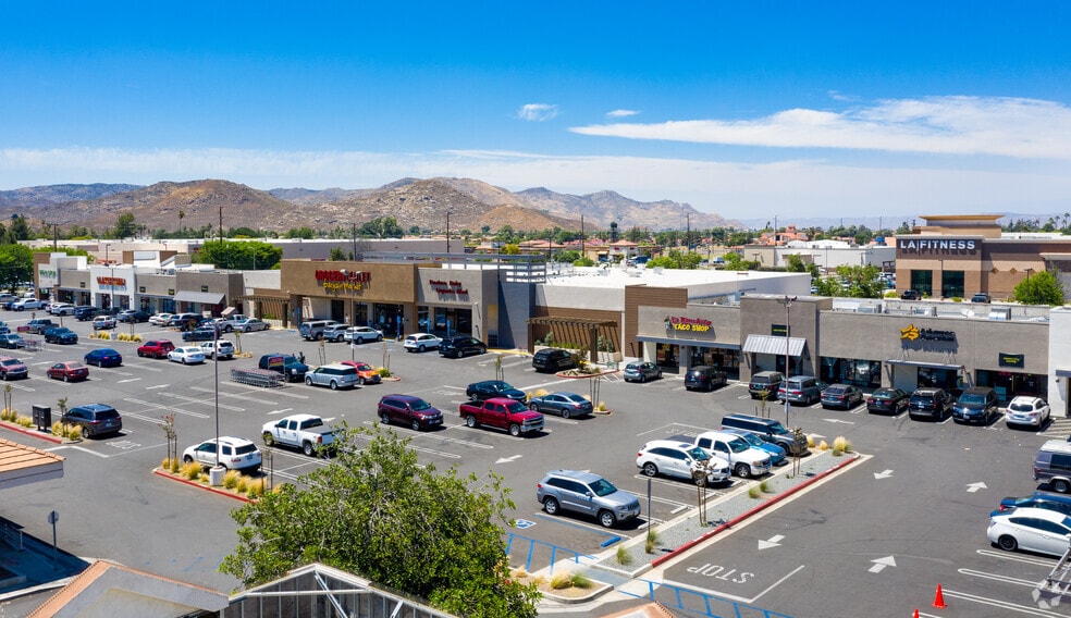 3246 W Florida Ave, Hemet, CA for lease - Building Photo - Image 1 of 12