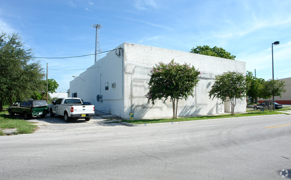 2031 5th Ave S, Saint Petersburg, FL for lease - Primary Photo - Image 1 of 3