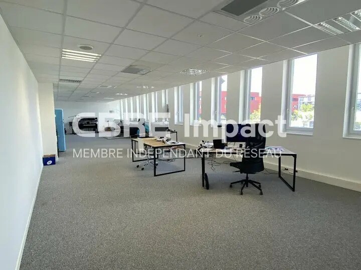 Office in Dijon for lease - Building Photo - Image 2 of 7