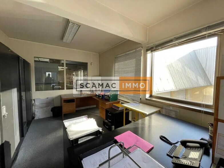 Industrial in L'HAY-LES-ROSES for lease - Interior Photo - Image 2 of 4