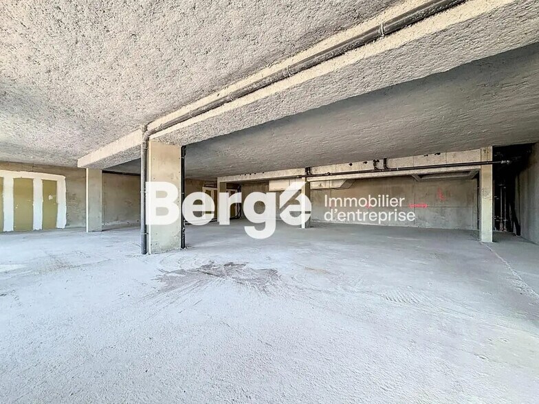 Retail in Saint-Laurent-du-Var for lease - Building Photo - Image 3 of 6