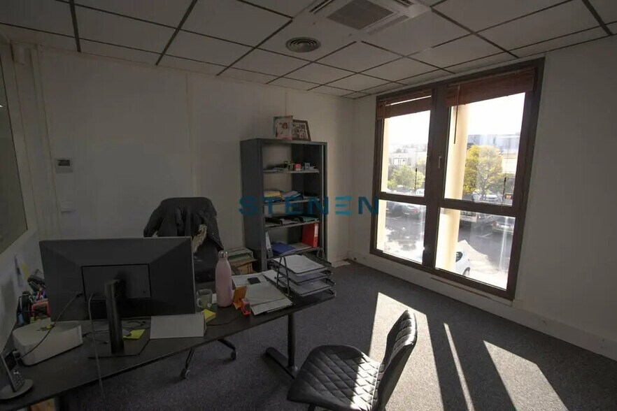 Office in Aix-en-Provence for lease - Interior Photo - Image 3 of 7