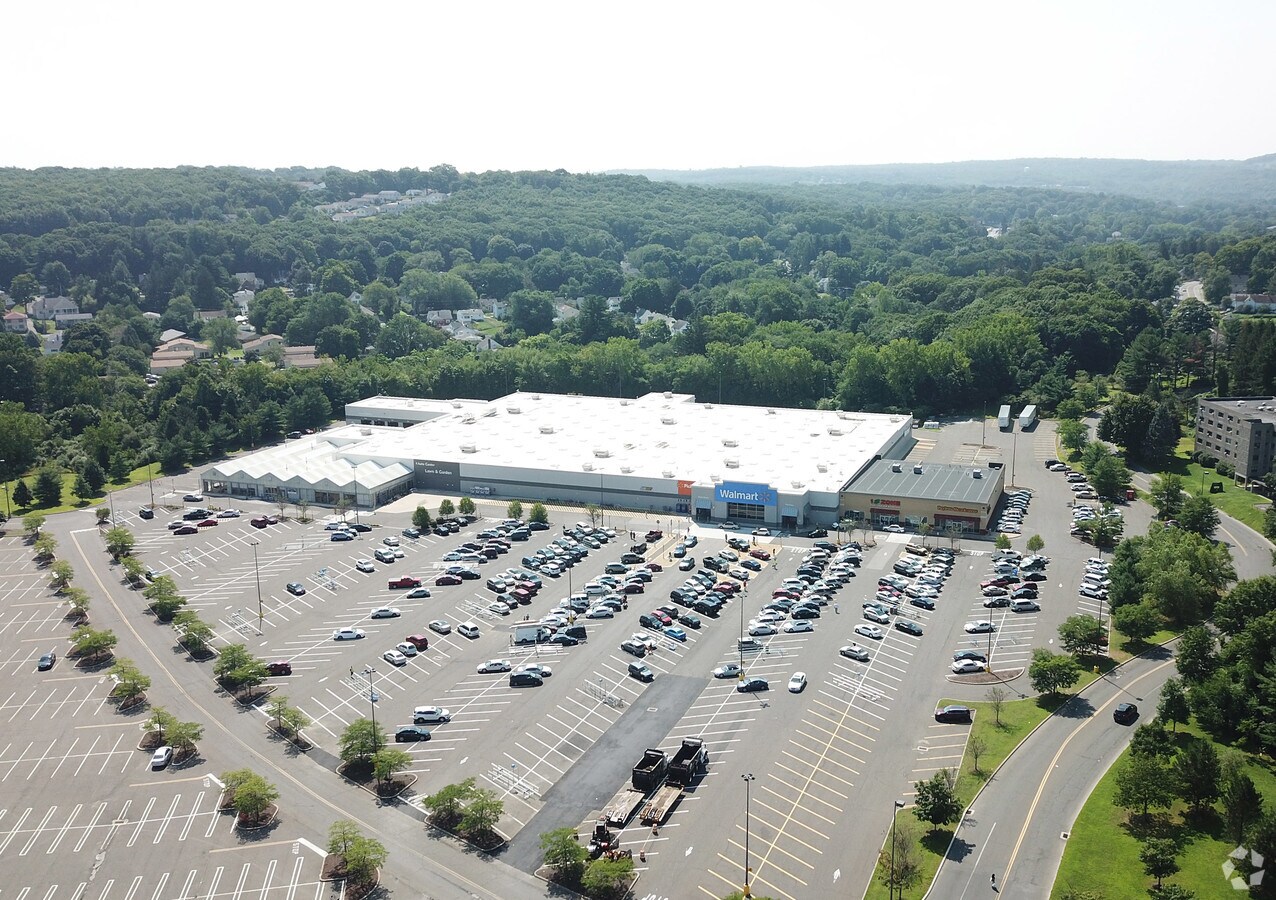 910950 Wolcott St, Waterbury, CT 06705