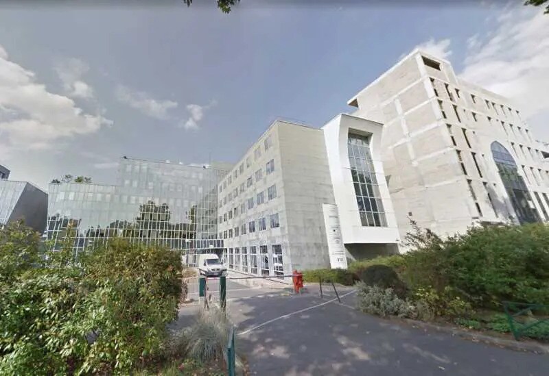 Flex in Nanterre for lease - Building Photo - Image 1 of 5