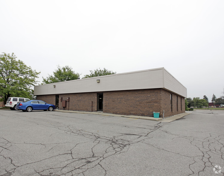 32500 Schoolcraft Rd, Livonia, MI for sale - Building Photo - Image 2 of 2