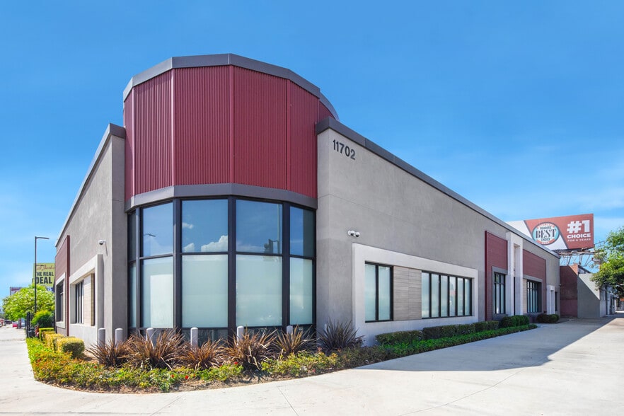 11702 Victory Blvd, North Hollywood, CA for lease - Building Photo - Image 3 of 9