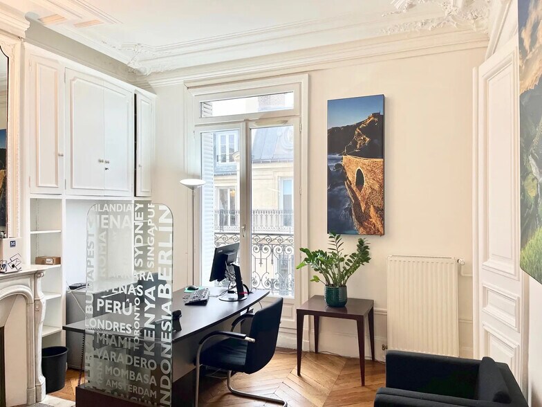 Office in Paris for lease - Interior Photo - Image 1 of 8