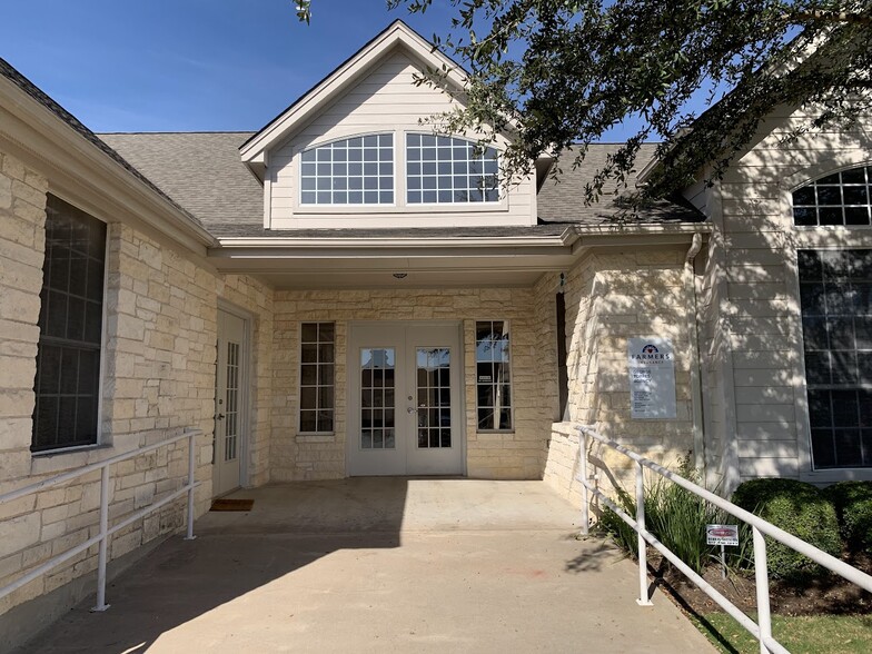 112 Cimarron Park Loop, Buda, TX for lease - Building Photo - Image 3 of 5