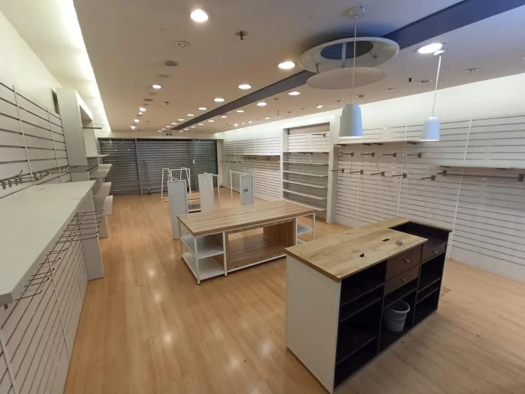 Retail in Limoges for sale Building Photo- Image 1 of 7