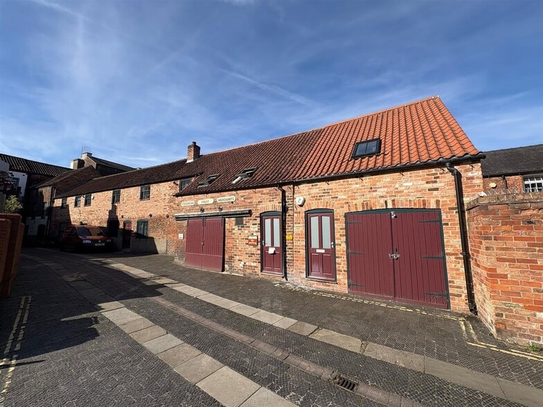 63 Eastgate, Louth for lease - Building Photo - Image 3 of 13