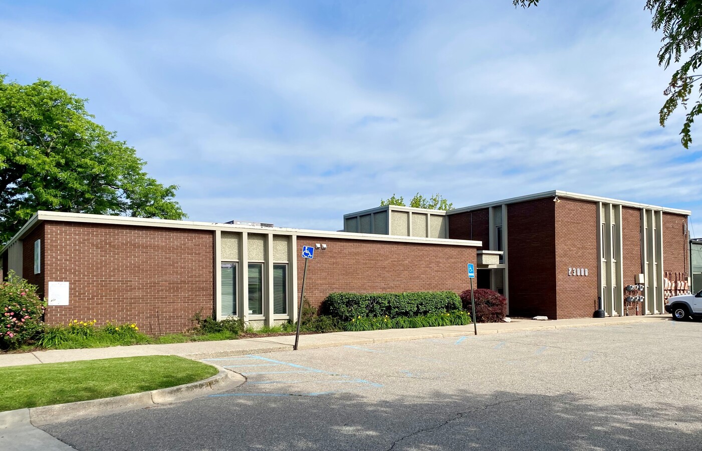 23000 Greater Mack Ave, Saint Clair Shores, MI 48080 - Office for Lease ...