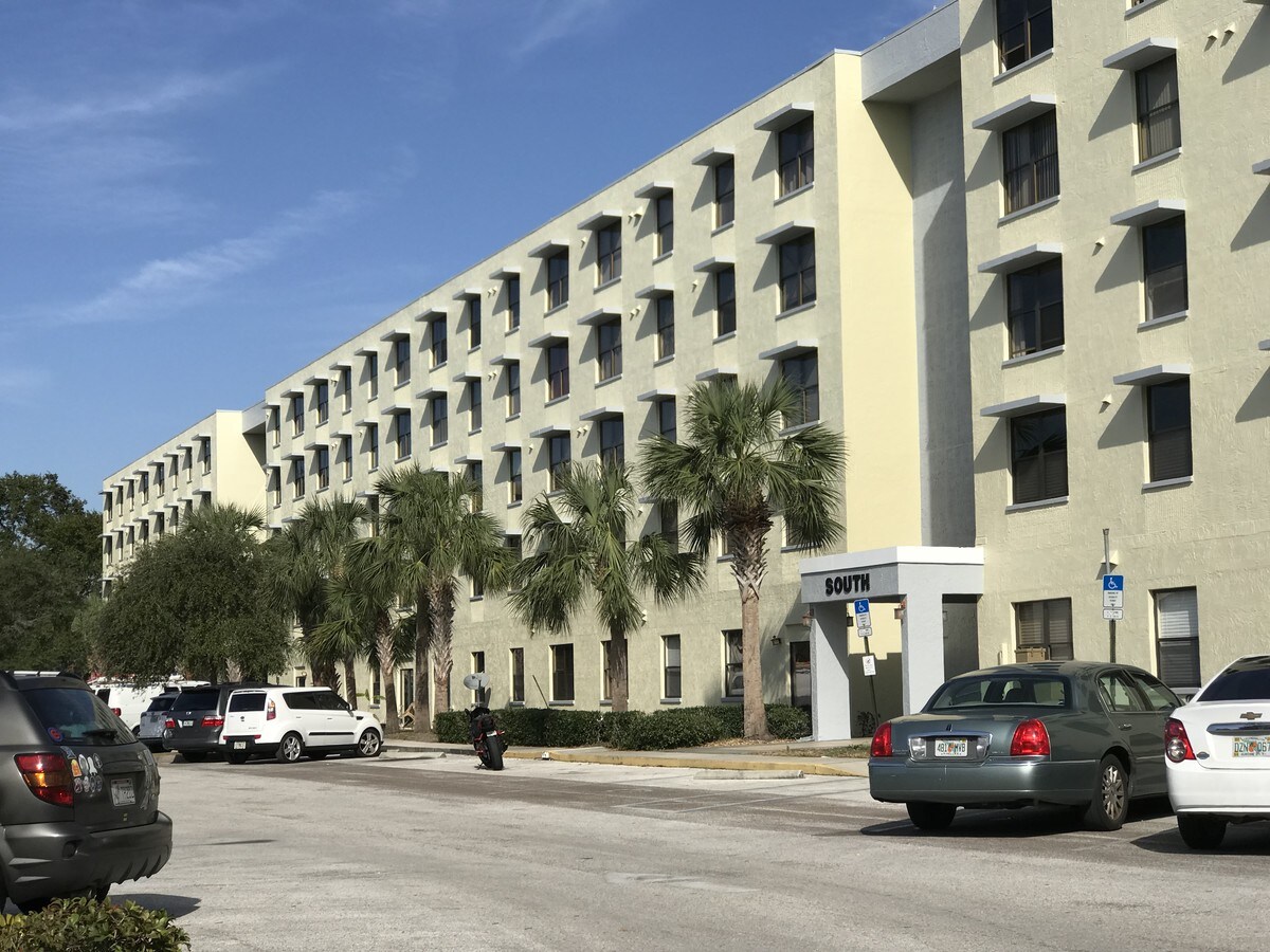Lakeside Crossing 9 condo apts Clearwater, FL for Sale