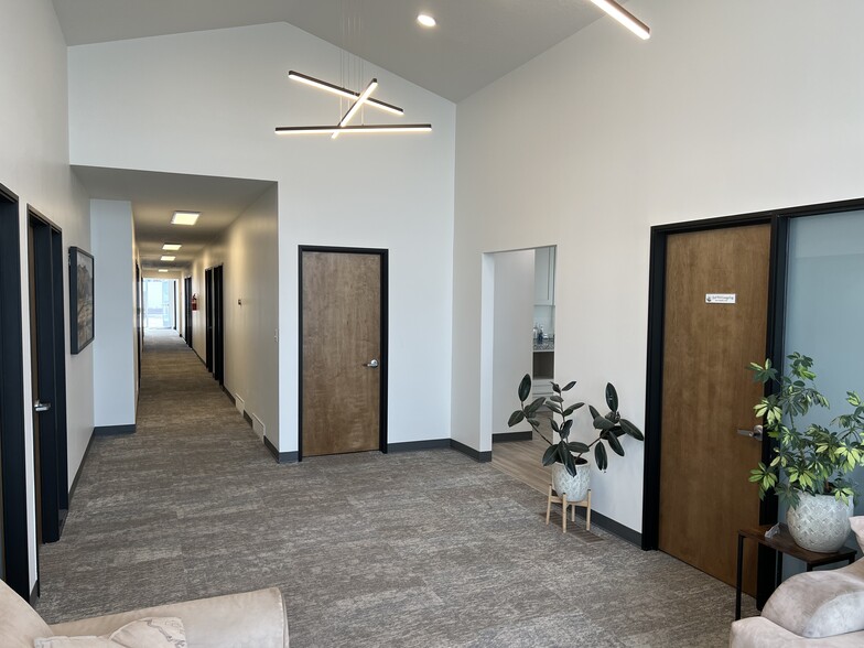 940 N 400 E, North Salt Lake, UT for lease - Interior Photo - Image 2 of 15