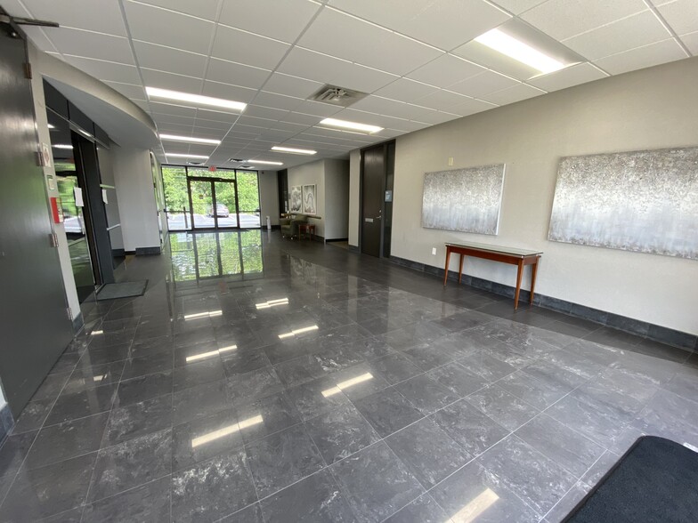 8945 N Meridian St, Indianapolis, IN for lease - Interior Photo - Image 3 of 3