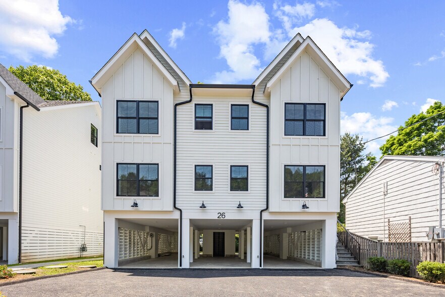 26 Homestead Ln, Greenwich, CT for sale - Primary Photo - Image 1 of 32