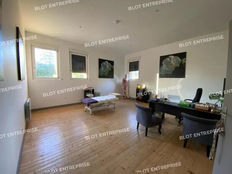 Office in Taden for lease - Interior Photo - Image 2 of 4