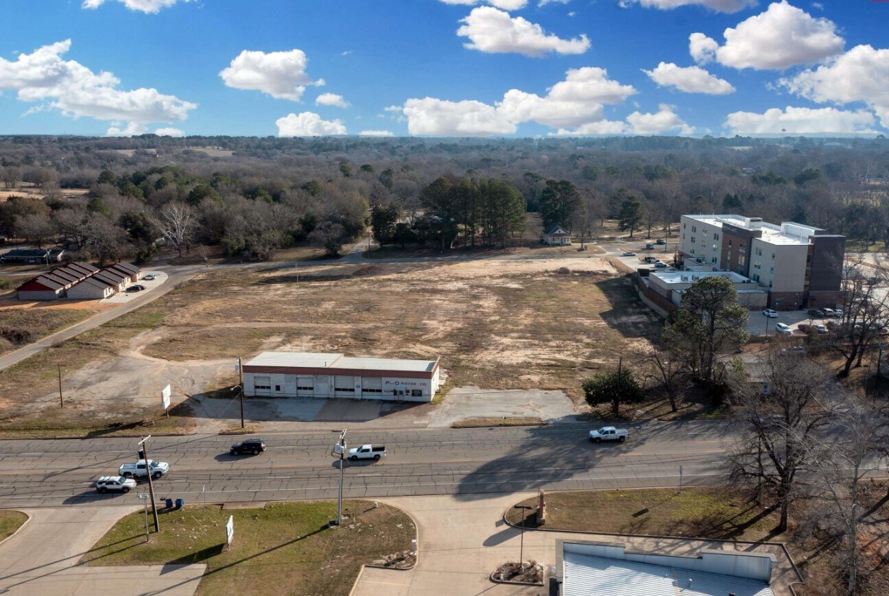 601 & 605 N Main St, Lindale, TX for sale Building Photo- Image 1 of 1
