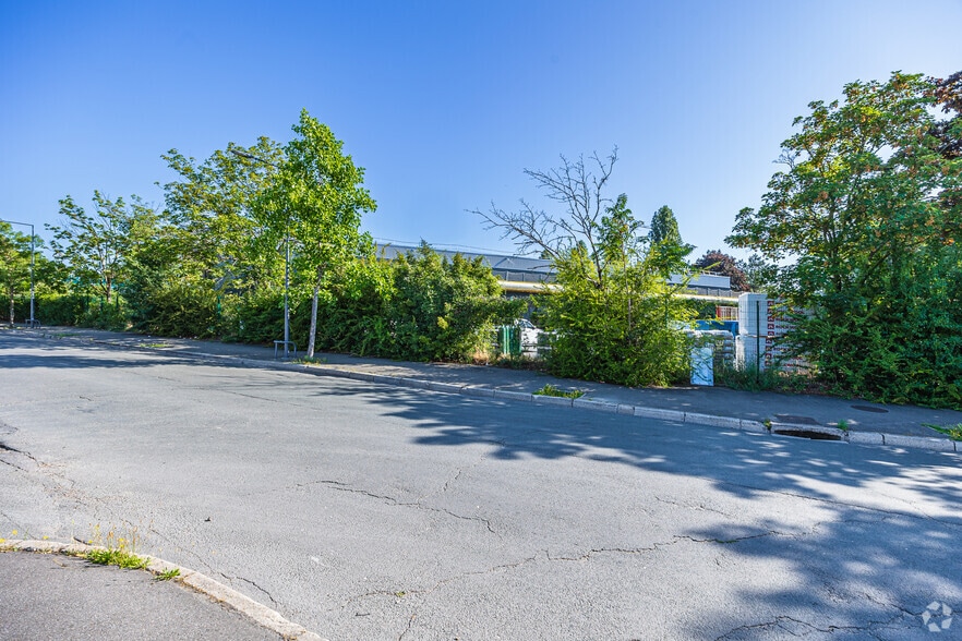 34 Avenue Du 8 Mai 1945, Villeneuve-la-Garenne for lease - Primary Photo - Image 1 of 3