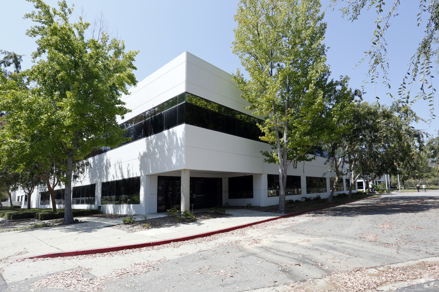 2300 Corporate Center Dr, Thousand Oaks, CA for sale - Building Photo - Image 1 of 1