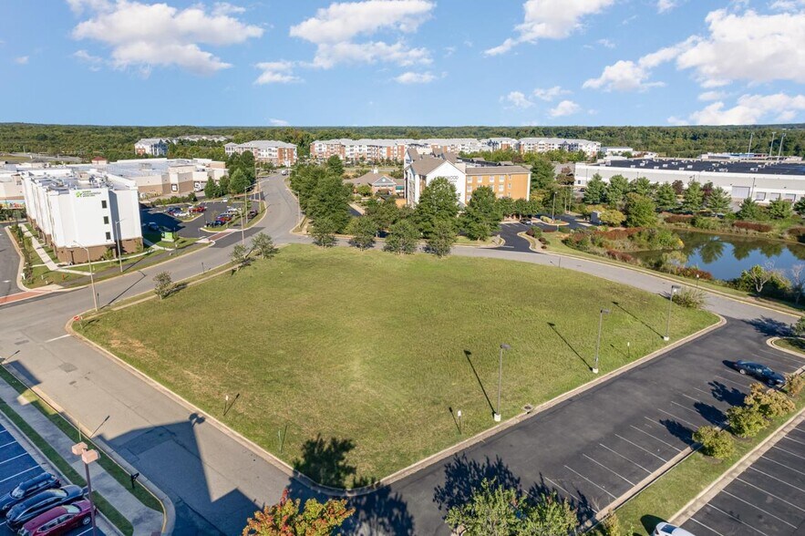 1068-1076 Hospitality Ln, Fredericksburg, VA for sale - Building Photo - Image 2 of 10
