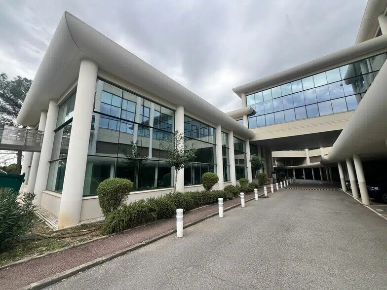 Office in Valbonne for lease - Building Photo - Image 1 of 7