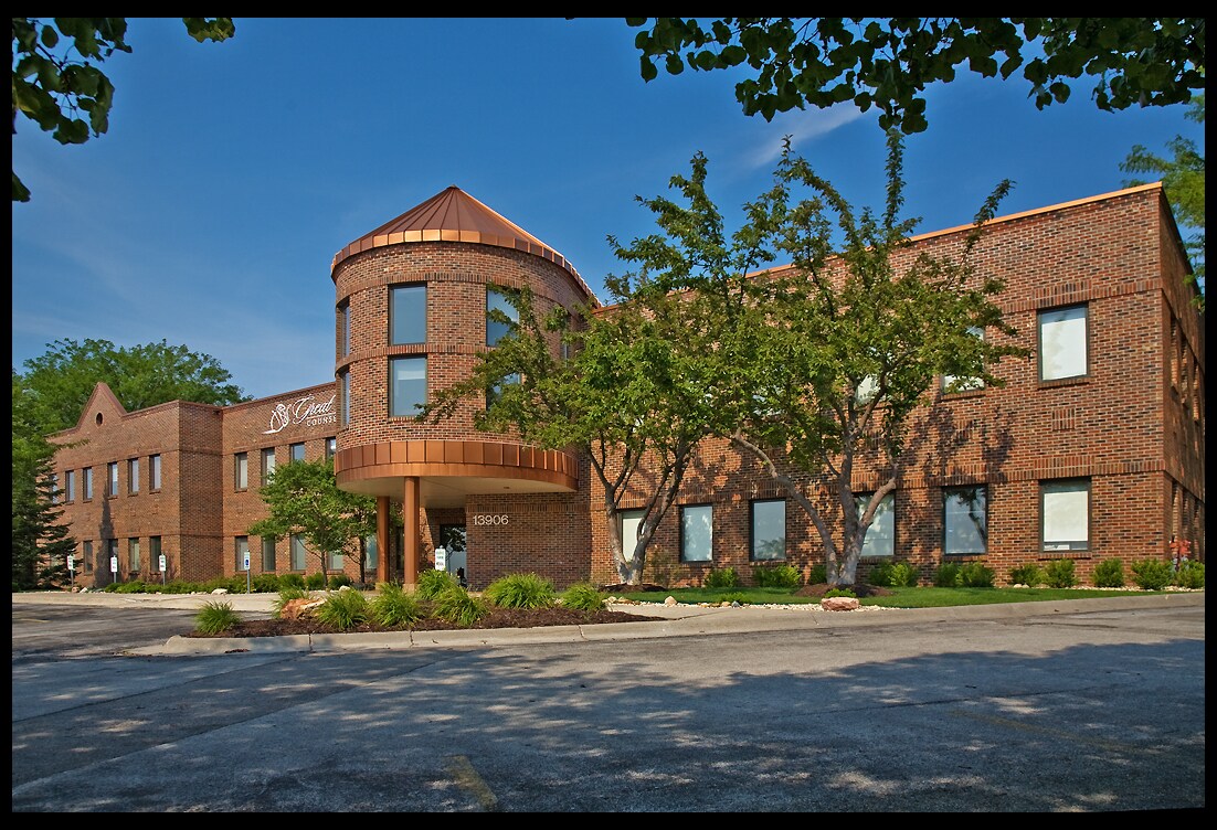 13906 Gold Cir, Omaha, NE 68144