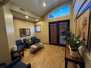 8422 E Shea Blvd, Scottsdale, AZ for lease Interior Photo- Image 2 of 6