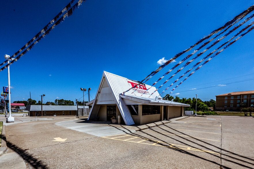130 Interstate 45 N, Huntsville, TX for sale - Primary Photo - Image 1 of 14
