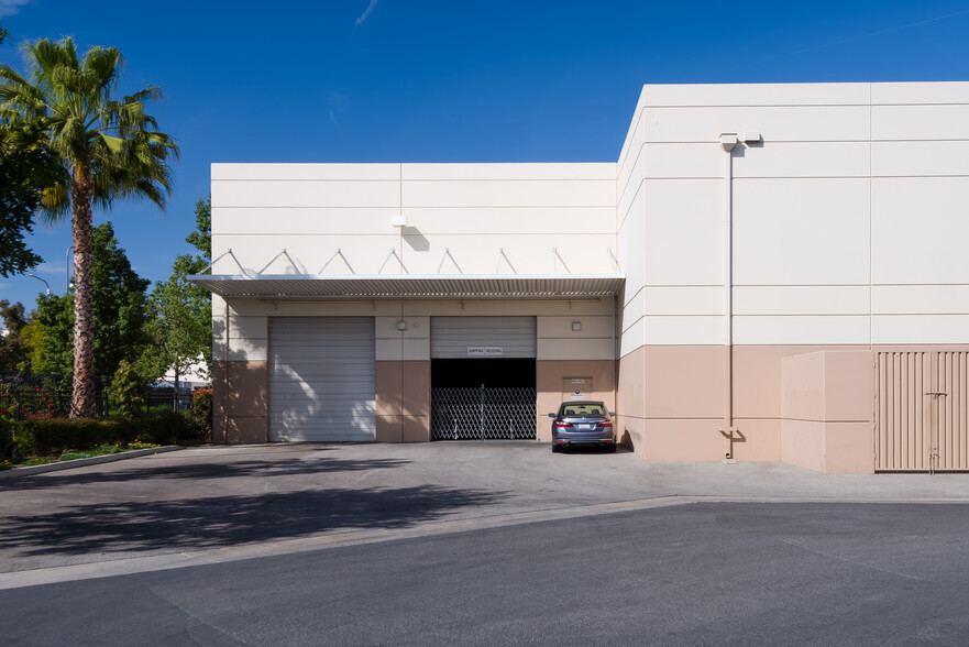 14350 Arminta St, Panorama City, CA for lease - Building Photo - Image 3 of 17