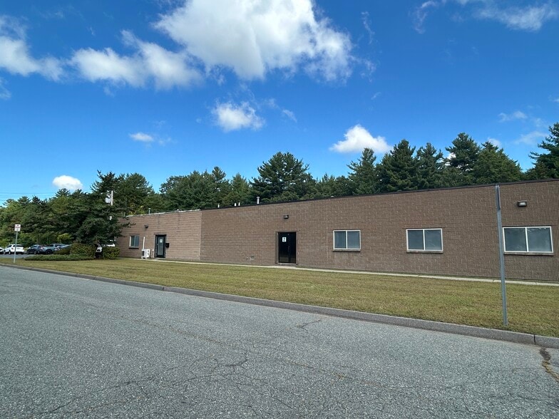 23 Jayar Rd, Medway, MA for sale - Building Photo - Image 3 of 7