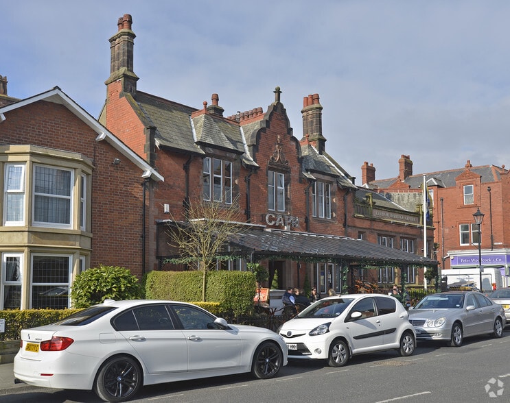 4 Dicconson Ter, Lytham St Annes for lease - Building Photo - Image 2 of 11