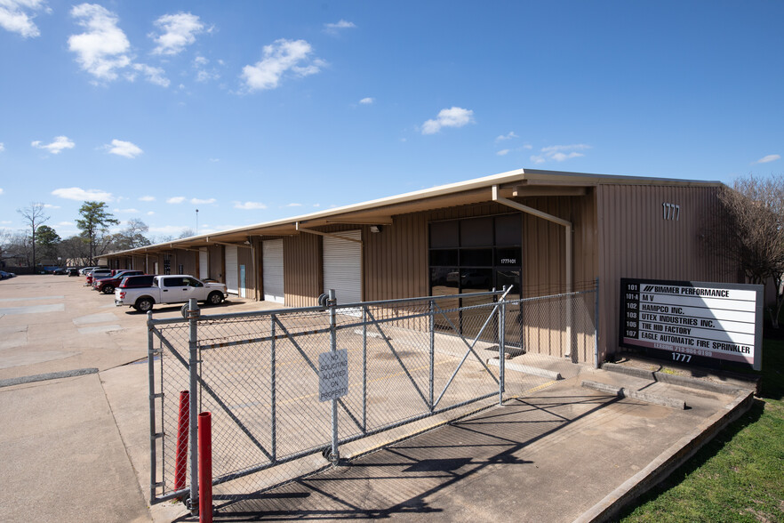 1771 Upland Dr, Houston, TX for lease - Building Photo - Image 2 of 28