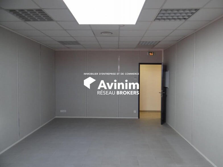 Office in Baillargues for lease - Interior Photo - Image 2 of 4