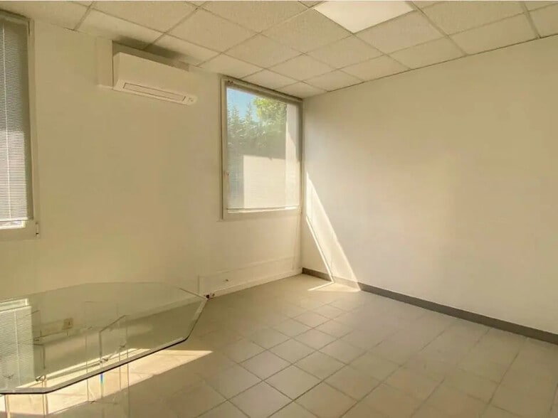 Office in BRIVE-LA-GAILLARDE for lease - Interior Photo - Image 1 of 3
