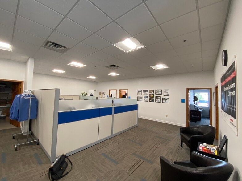 7251-7281 Commerce Cir E, Fridley, MN for lease - Building Photo - Image 3 of 13