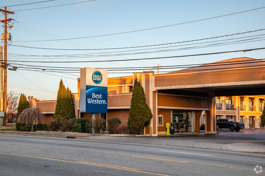 900 S Jefferson Ave, Cookeville, TN for sale - Building Photo - Image 2 of 6