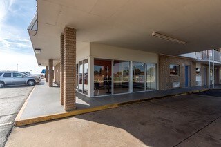 2247 W Gary Blvd, Clinton, OK for sale - Primary Photo - Image 1 of 1
