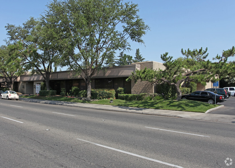 1500 W Shaw Ave, Fresno, CA for lease - Building Photo - Image 2 of 17