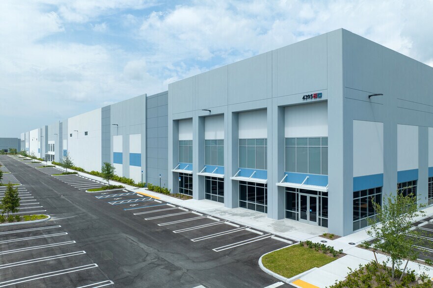 4295 W 88th St, Hialeah, FL for sale - Primary Photo - Image 1 of 1