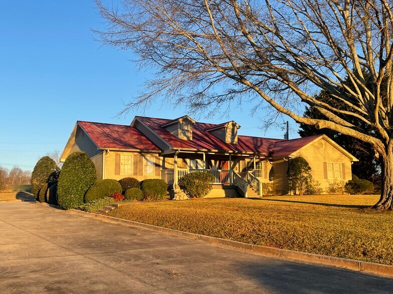 5297 Cleveland Hwy, Clermont, GA 30527