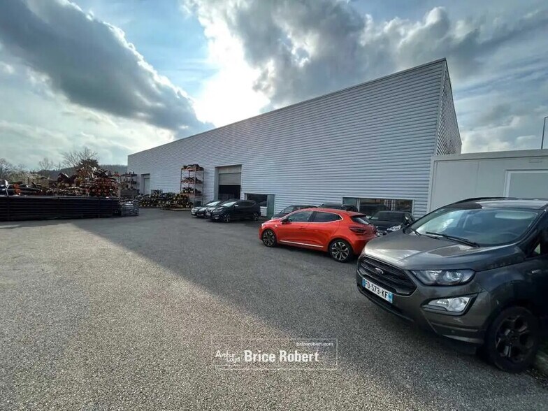 Flex in Grigny for lease - Building Photo - Image 1 of 5