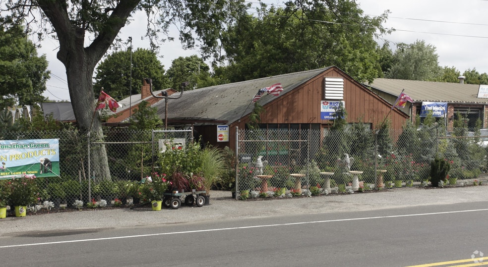 117 Hallock Ave, Port Jefferson Station, NY for sale - Primary Photo - Image 1 of 1