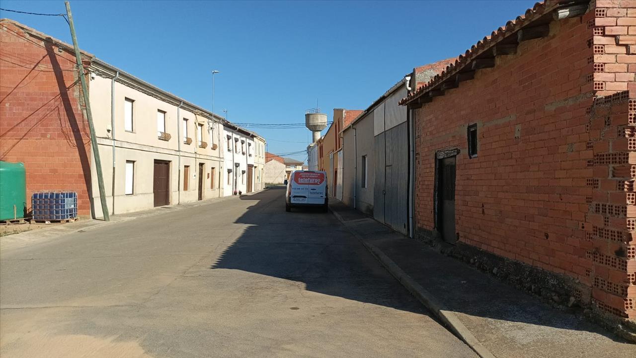 Land in Zotes del Páramo for sale Building Photo- Image 1 of 10