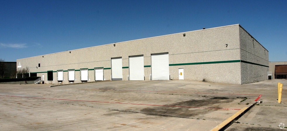 2110 113th St, Grand Prairie, TX for lease - Building Photo - Image 2 of 4